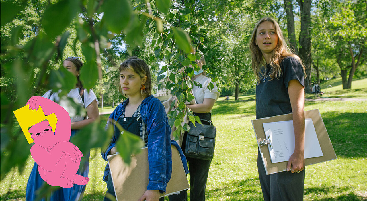 Kuva ihmisistä, joilla on piirrustusalustat kädessä