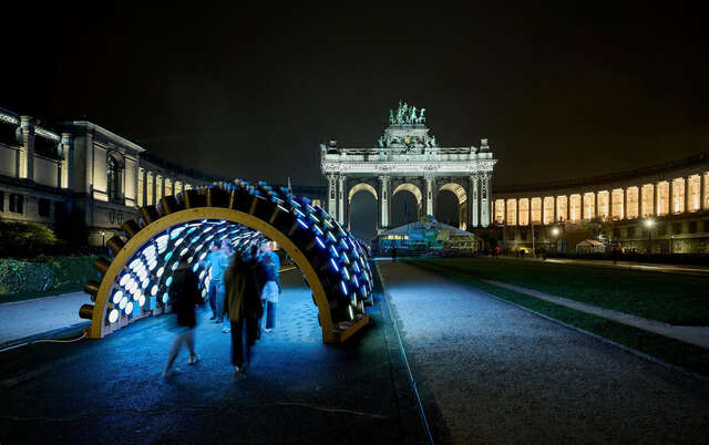 Parque de Cinquantenaire pimeän aikaan